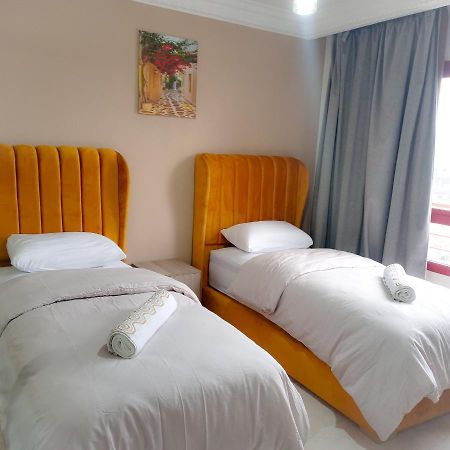 Nouveau Appartement Au Plein Centre Ville En Face Hilton Tánger Exterior foto